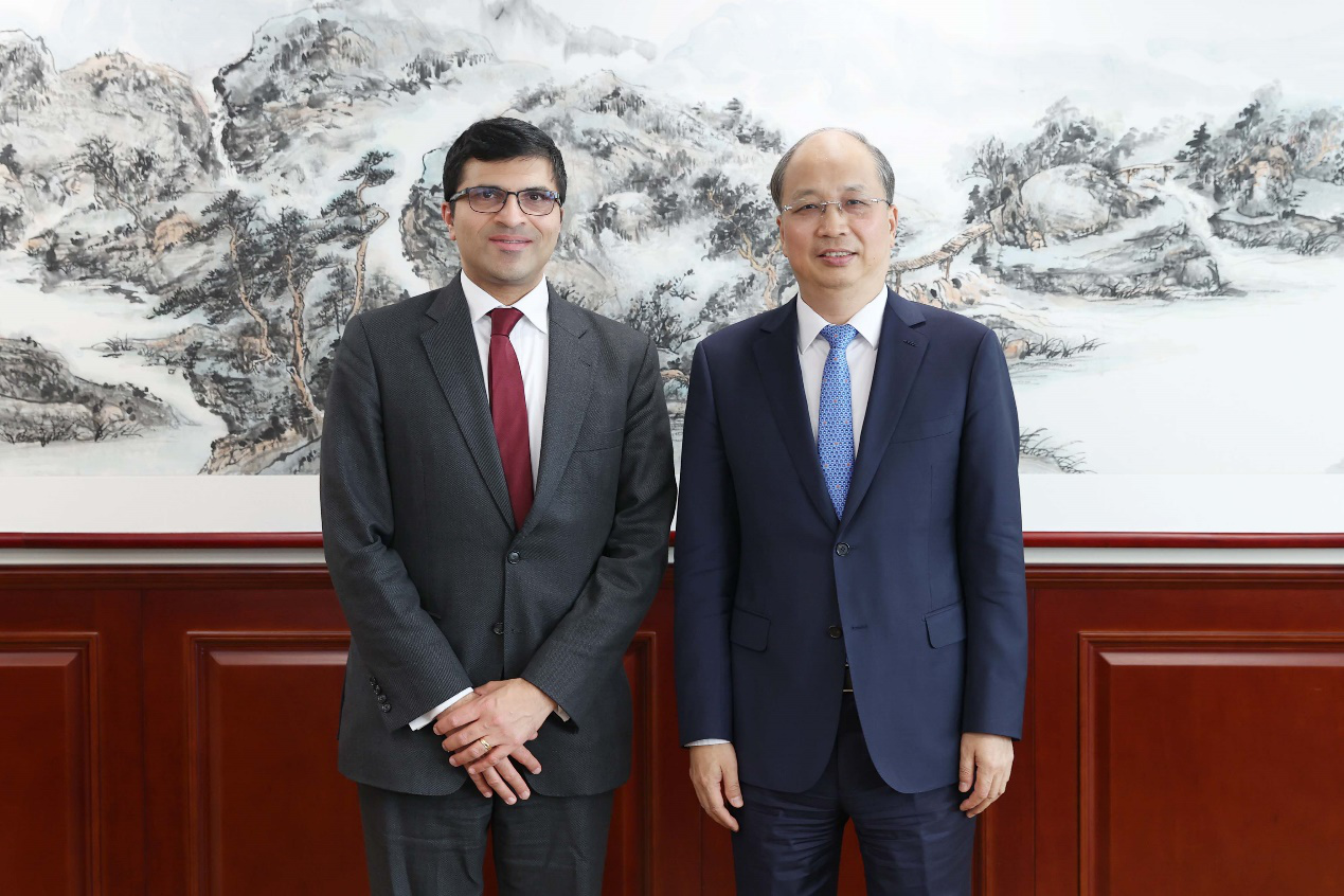 易会满主席会见英国金融行为监管局首席执行官亚迪